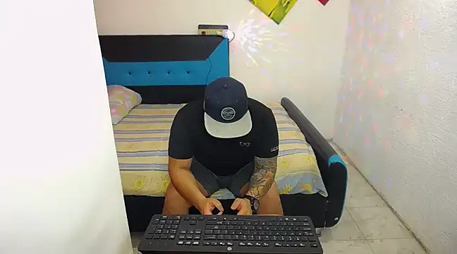 Snapshot of pitbullveryhot chatting on March 15, 2025, 3:07 am pitbullveryhot online show from March 15, 2025, 3:07 am