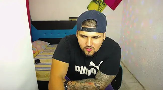 Snapshot of pitbullveryhot chatting on March 19, 2025, 7:18 am pitbullveryhot online show from March 19, 2025, 7:18 am