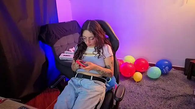 Snapshot of katianzayn chatting on September 18, 2025, 5:20 am katianzayn online show from September 18, 2025, 5:20 am