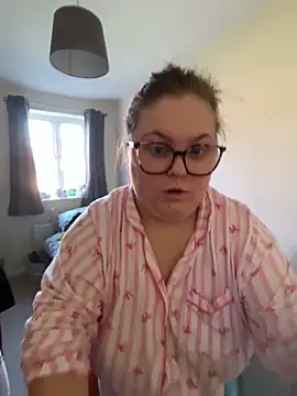 Snapshot of Tallulah-mae-xoxox chatting on March 18, 2026, 11:13 am Tallulah-mae-xoxox online show from March 18, 2026, 11:13 am