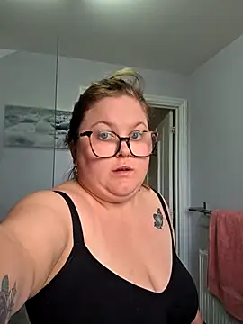 Snapshot of Tallulah-mae-xoxox chatting on April 12, 2026, 2:11 pm Tallulah-mae-xoxox online show from April 12, 2026, 2:11 pm
