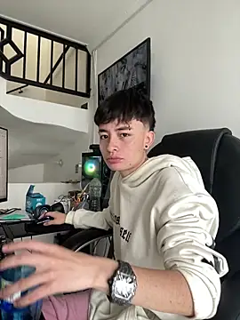 nico 18x online show from December 4, 2025, 1:53 pm