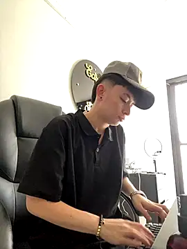 nico 18x online show from December 17, 2025, 4:35 pm