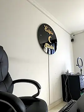 nico 18x online show from December 19, 2025, 7:21 pm