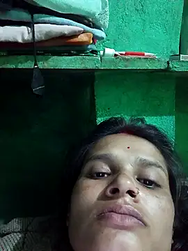 Snapshot of Hoty_girl_143 chatting on December 18, 2025, 2:06 am Hoty girl 143 online show from December 18, 2025, 2:06 am