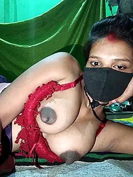 Snapshot of Hoty_girl_143 chatting on March 31, 2026, 12:45 am Hoty girl 143 online show from March 31, 2026, 12:45 am