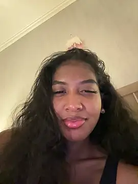 Snapshot of IamCrystal2 chatting on December 16, 2024, 11:07 pm IamCrystal2 online show from December 16, 2024, 11:07 pm