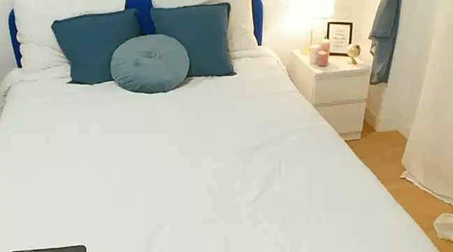 Snapshot of IamCrystal2 chatting on March 6, 2025, 12:43 am IamCrystal2 online show from March 6, 2025, 12:43 am