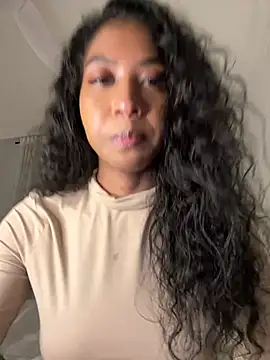 Snapshot of IamCrystal2 chatting on April 21, 2026, 11:51 pm IamCrystal2 online show from April 21, 2026, 11:51 pm