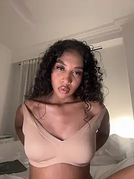 Snapshot of IamCrystal2 chatting on April 29, 2026, 11:22 pm IamCrystal2 online show from April 29, 2026, 11:22 pm