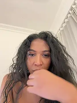 Snapshot of IamCrystal2 chatting on May 16, 2026, 12:18 am IamCrystal2 online show from May 16, 2026, 12:18 am