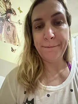 Snapshot of Bia_sexynovaes chatting on June 12, 2026, 11:03 pm Bia sexynovaes online show from June 12, 2026, 11:03 pm