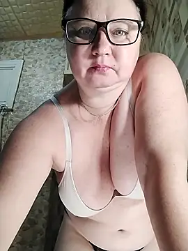 Snapshot of Holly-69 chatting on November 8, 2025, 3:45 pm Holly-69 online show from November 8, 2025, 3:45 pm