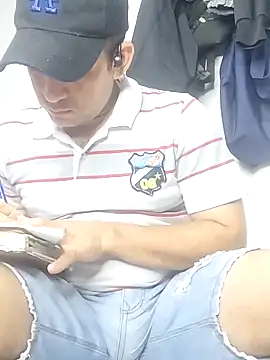 Snapshot of CRISTHIAN_GREY01 chatting on February 9, 2025, 5:01 pm CRISTHIAN GREY01 online show from February 9, 2025, 5:01 pm