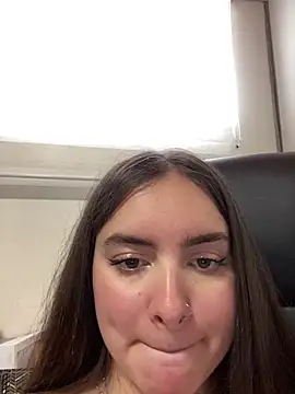 imlindapink online show from March 8, 2025, 8:35 pm