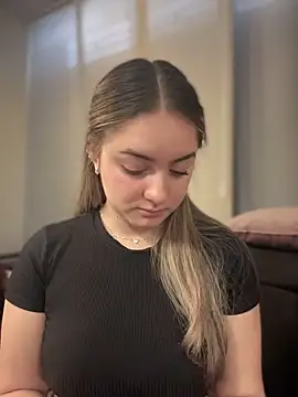 imlindapink online show from November 11, 2025, 1:55 pm