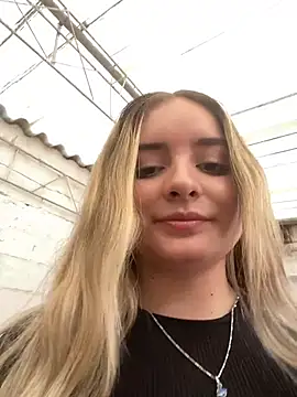 imlindapink online show from April 15, 2026, 7:58 pm