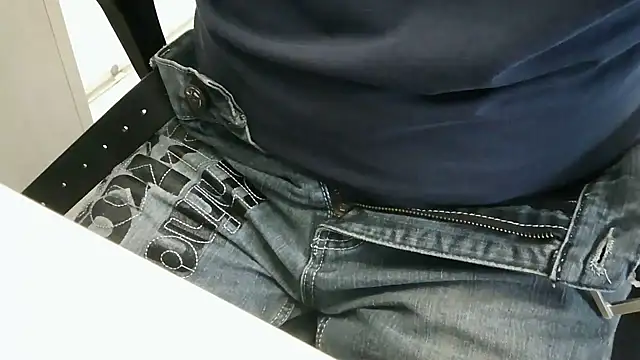 XiaoGuoGuo284512 online show from April 29, 2026, 2:26 am