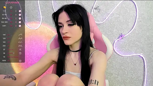 Molly Crystall online show from June 3, 2026, 3:31 am