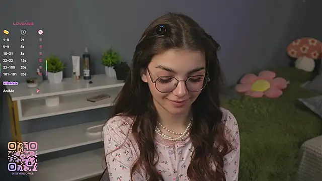 Snapshot of FlairEdgin chatting on October 22, 2025, 7:13 pm FlairEdgin online show from October 22, 2025, 7:13 pm