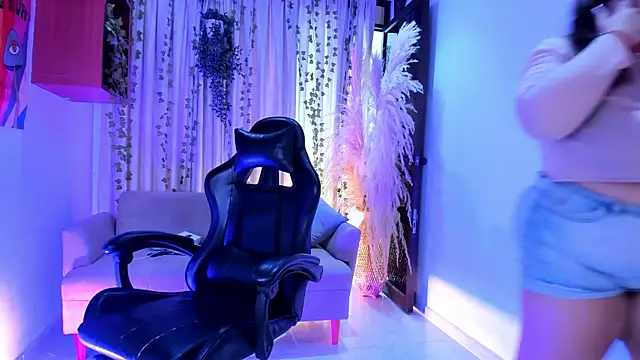 JulietaKane online show from May 25, 2026, 9:32 pm
