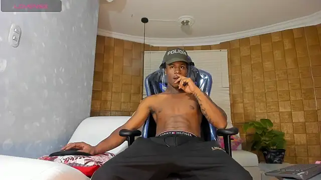 Snapshot of TOWERS21_ chatting on January 17, 2025, 8:22 pm TOWERS21 online show from January 17, 2025, 8:22 pm