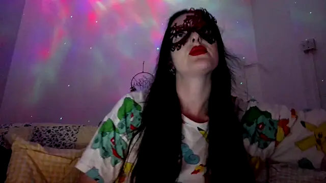 LexiSnowUK online show from December 2, 2025, 5:08 pm