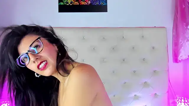  jade white  online show from February 10, 2025, 6:35 pm