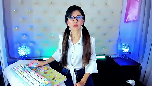  jade white  online show from February 12, 2025, 12:33 pm