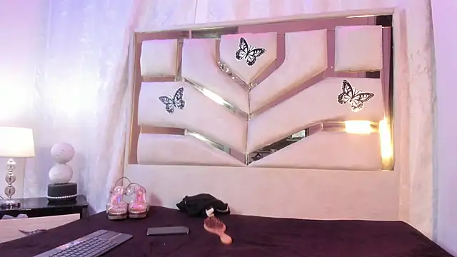 Strella ferrera online show from March 8, 2026, 5:55 am