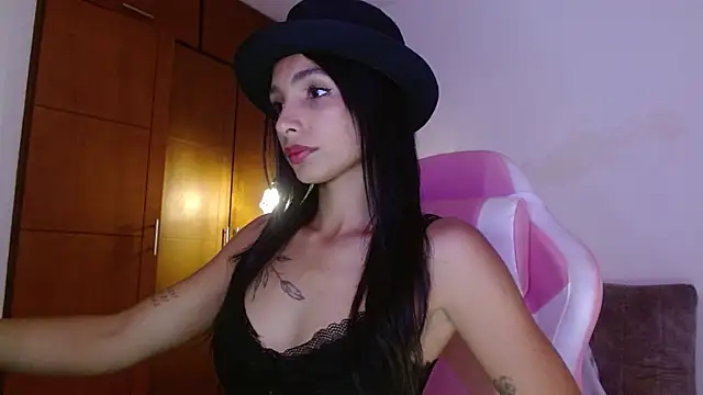 AnnitaSerna  online show from October 30, 2025, 1:56 pm