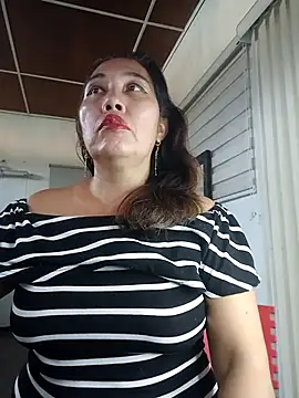 anniecoopeer online show from March 4, 2025, 10:05 pm