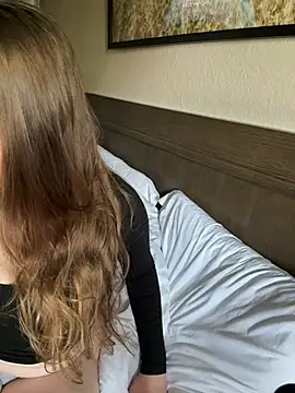 Snapshot of OverlookedHonesty9 chatting on April 8, 2026, 4:51 pm OverlookedHonesty9 online show from April 8, 2026, 4:51 pm