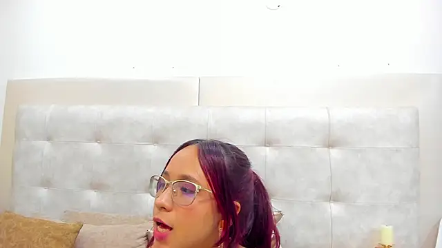 Snapshot of MelanieRoah chatting on February 25, 2025, 2:47 am MelanieRoah online show from February 25, 2025, 2:47 am