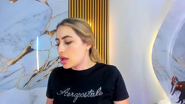 samanthasweeth online show from October 18, 2025, 9:04 pm