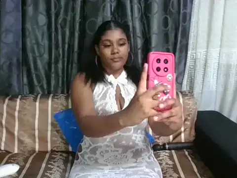 Snapshot of Lilmisskay18 chatting on August 5, 2026, 3:59 pm Lilmisskay18 online show from August 5, 2026, 3:59 pm