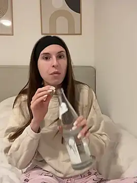emma05 online show from December 14, 2024, 7:25 pm