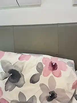 emma05 online show from March 17, 2025, 7:04 pm