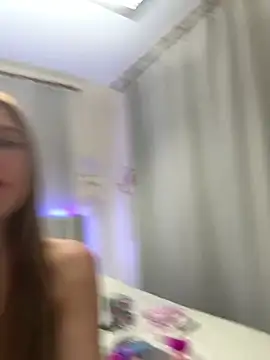 emma05 online show from November 9, 2025, 6:06 pm