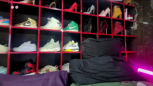 Indianbrownie online show from April 17, 2026, 2:14 am