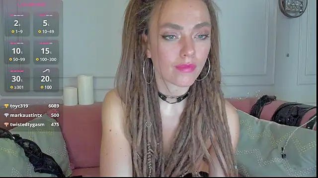 Snapshot of KellyFouler chatting on December 8, 2024, 7:43 pm KellyFouler online show from December 8, 2024, 7:43 pm