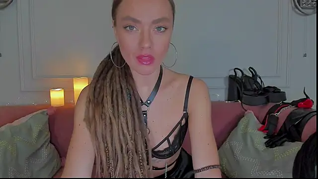 Snapshot of KellyFouler chatting on February 22, 2025, 1:57 pm KellyFouler online show from February 22, 2025, 1:57 pm