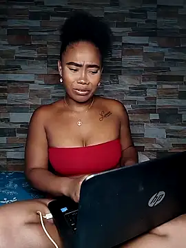 Abril Storm online show from November 2, 2025, 11:18 pm