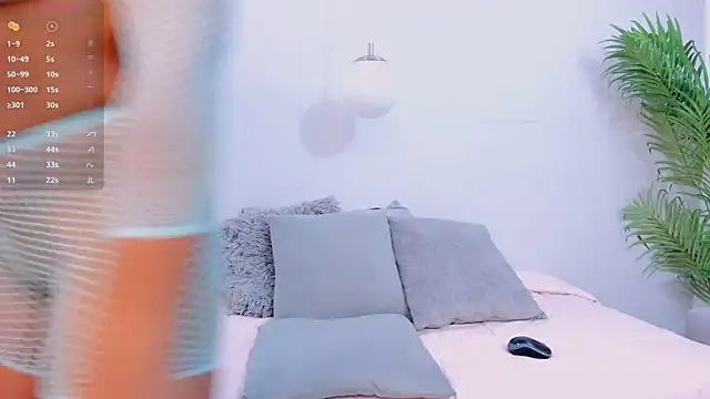 Abril Storm online show from December 2, 2025, 9:54 pm