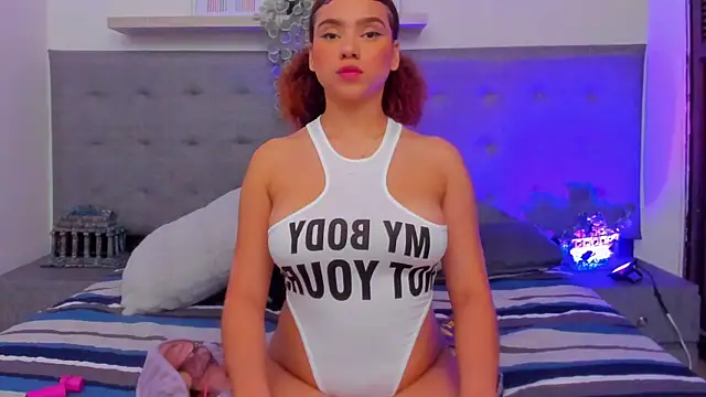 JulianaWaldo online show from November 19, 2025, 3:34 pm