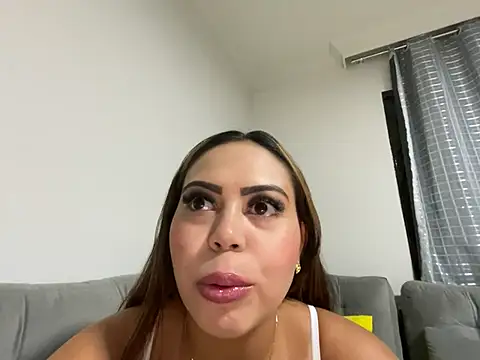 lariic online show from March 21, 2025, 10:06 pm