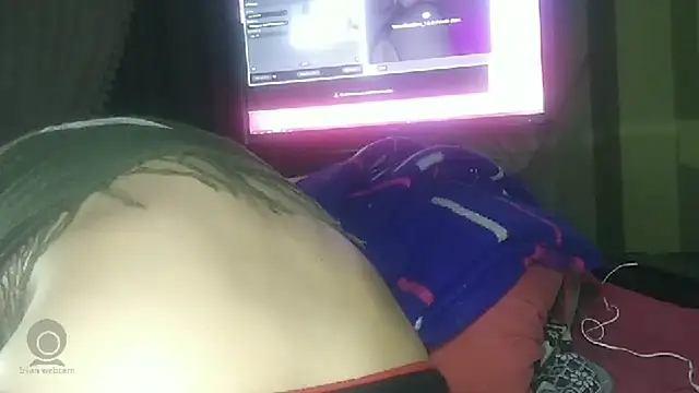 Snapshot of emylolo9 chatting on December 3, 2024, 10:51 pm emylolo9 online show from December 3, 2024, 10:51 pm