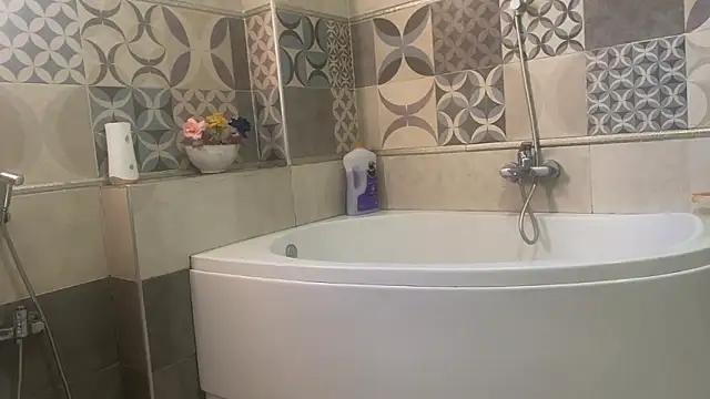 Snapshot of emylolo9 chatting on December 14, 2024, 12:44 pm emylolo9 online show from December 14, 2024, 12:44 pm