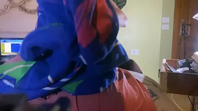 Snapshot of emylolo9 chatting on December 17, 2024, 10:00 pm emylolo9 online show from December 17, 2024, 10:00 pm