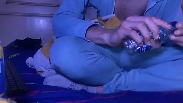 Snapshot of emylolo9 chatting on February 2, 2025, 9:02 pm emylolo9 online show from February 2, 2025, 9:02 pm